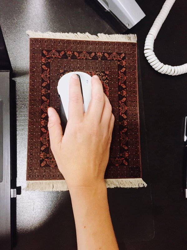 Motifs envoûtants : tapis de souris abstrait pour le bureau moderne