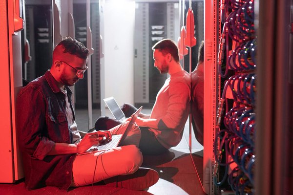 Comment configurer un serveur de fichiers sécurisé pour une petite équipe de développeurs ?