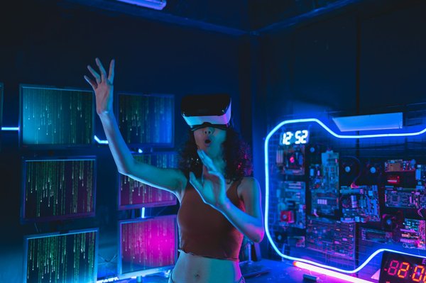 Comment un jeu de construction de villes peut-il utiliser des données réelles pour simuler l'impact des politiques urbaines ?